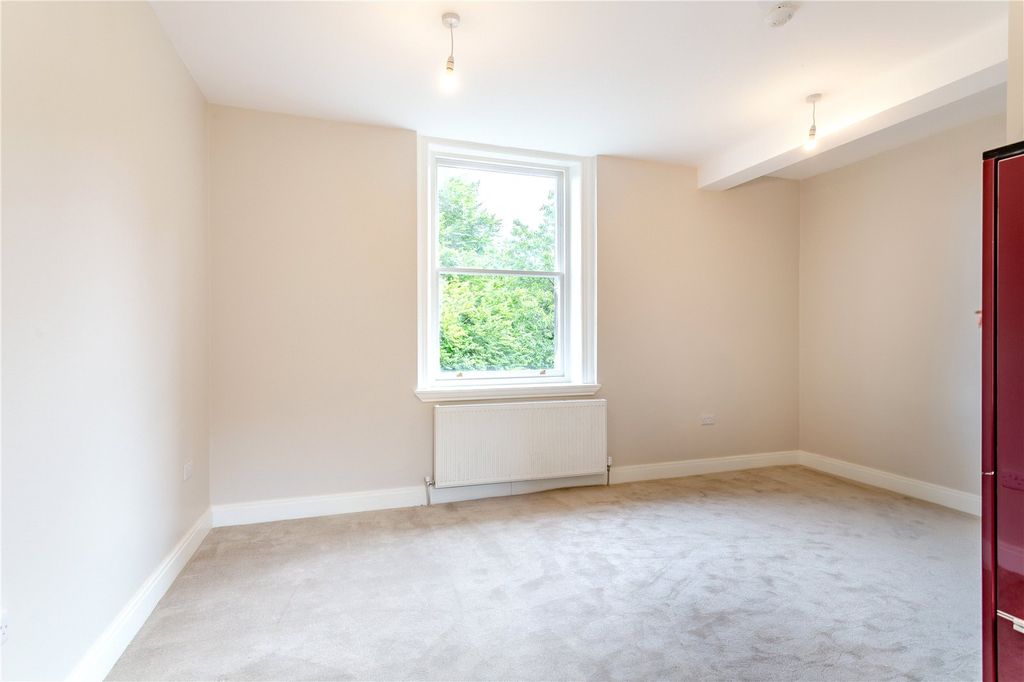 Property photo 3 of 10 Dining Area