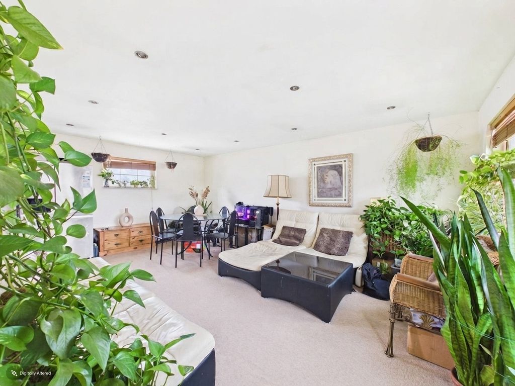 Property photo 2 of 16 5289034