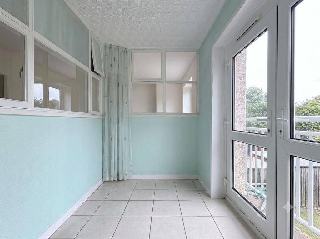 Property photo 3 of 9 7