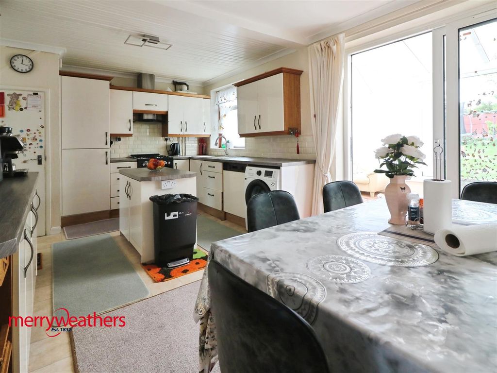 Property photo 3 of 16 Kitchen/Diner