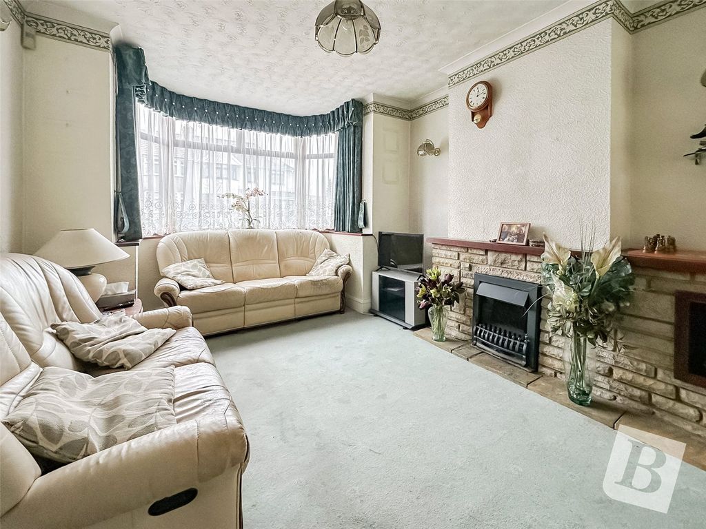 Property photo 3 of 11 Living Room