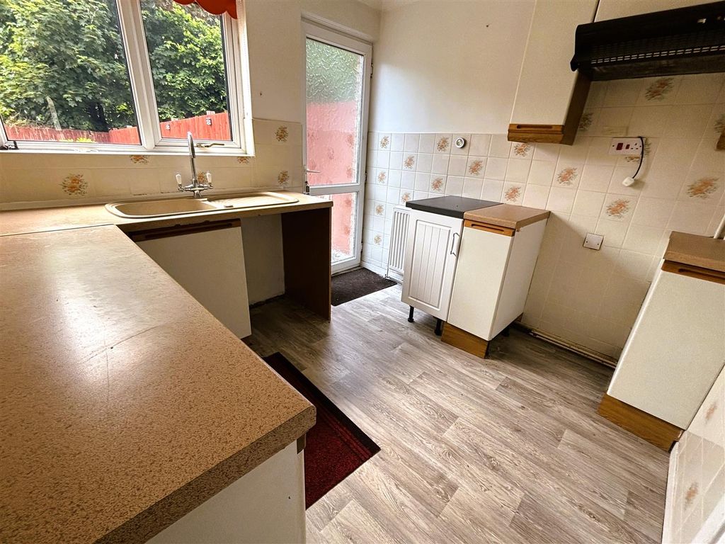 Property photo 3 of 20 Kitchen