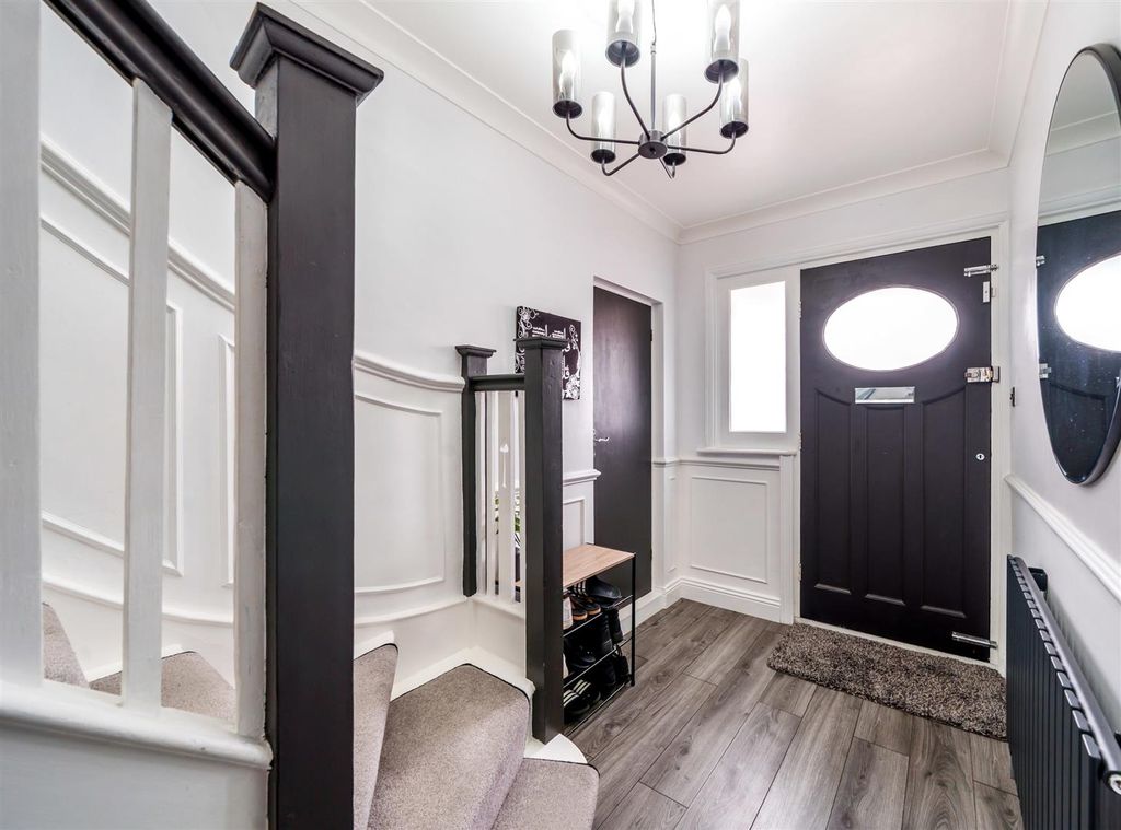 Property photo 2 of 15 Fleetwood Road (12).Jpg