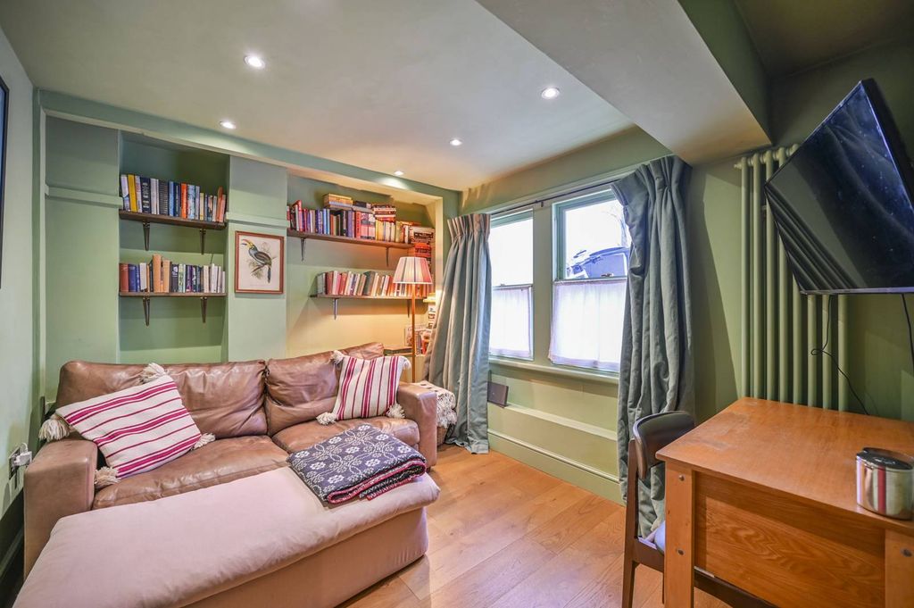 Property photo 3 of 11