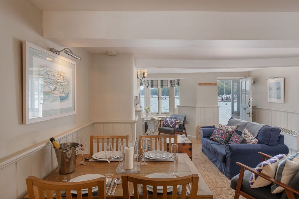 Property photo 3 of 17 Berry Cottage, Dittisham Living Area