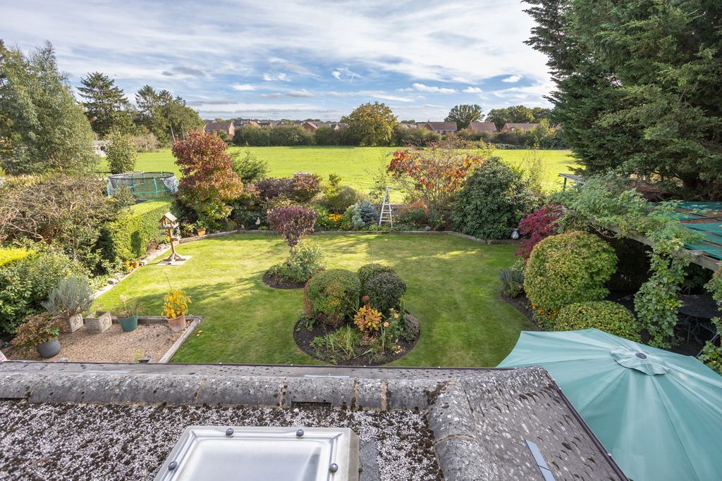 Property photo 2 of 25