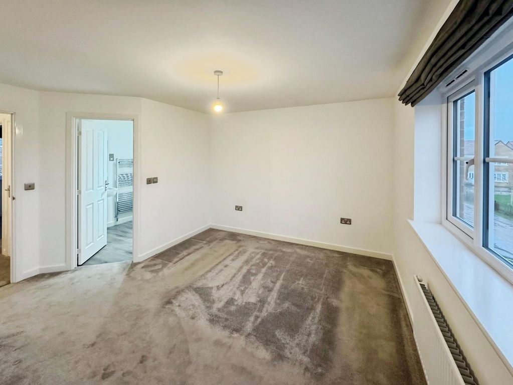 Property photo 3 of 19 Living Room