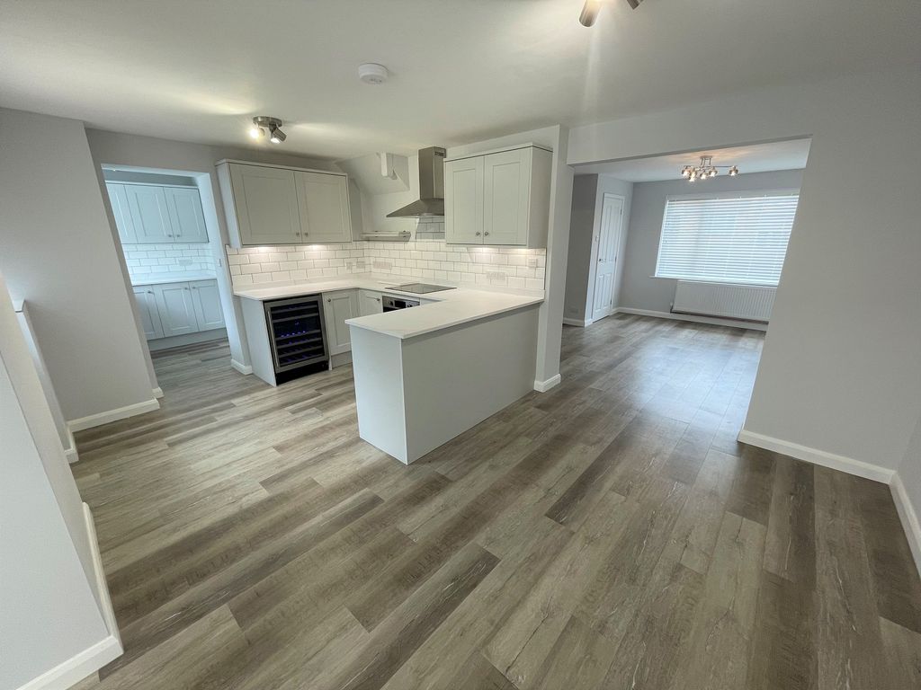 Property photo 2 of 10 Impressive Kitchen-Diner