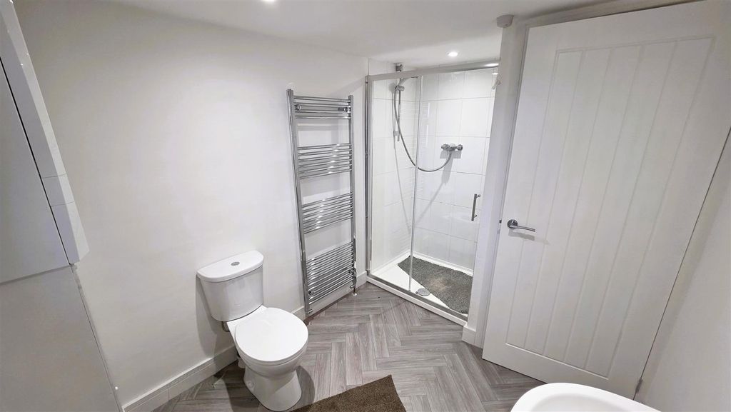 Property photo 3 of 16 Bathroom (2).Jpg