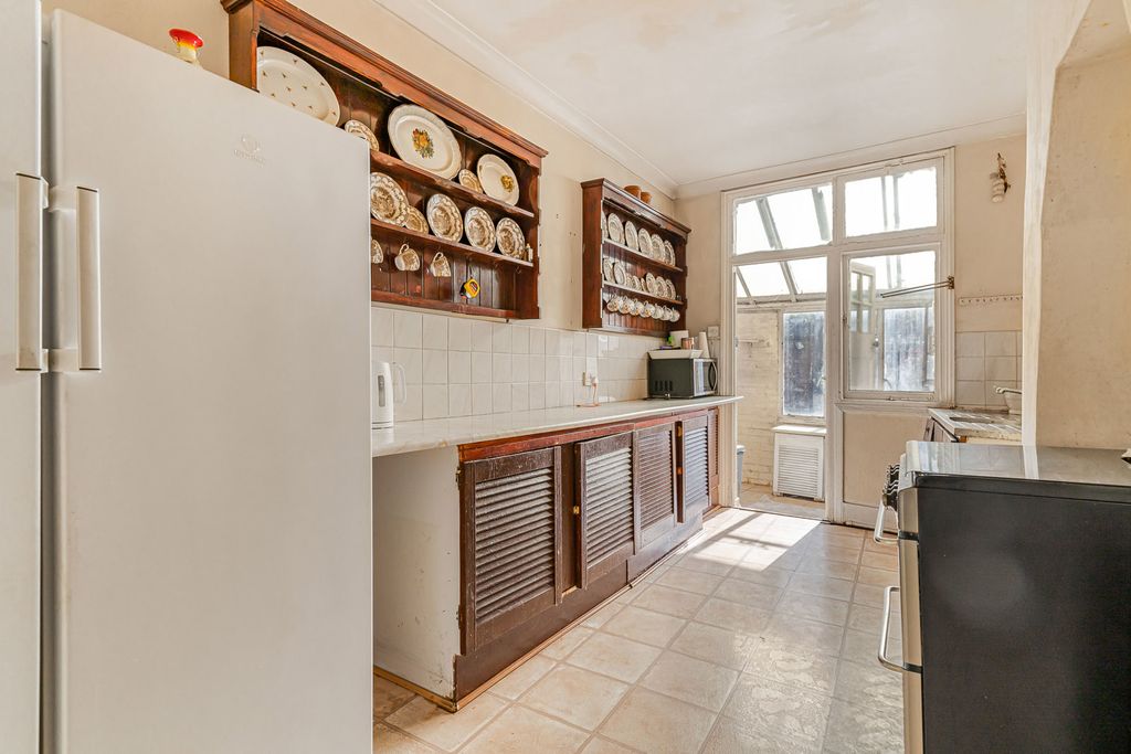 Property photo 3 of 23 Kitchen