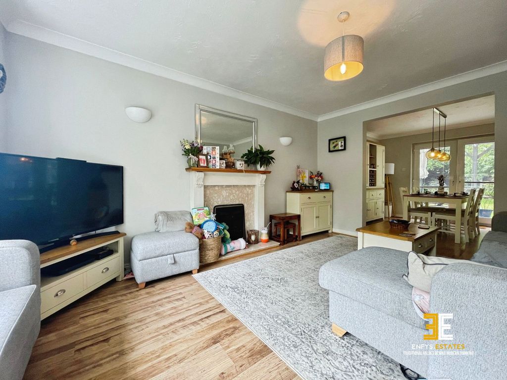 Property photo 3 of 33