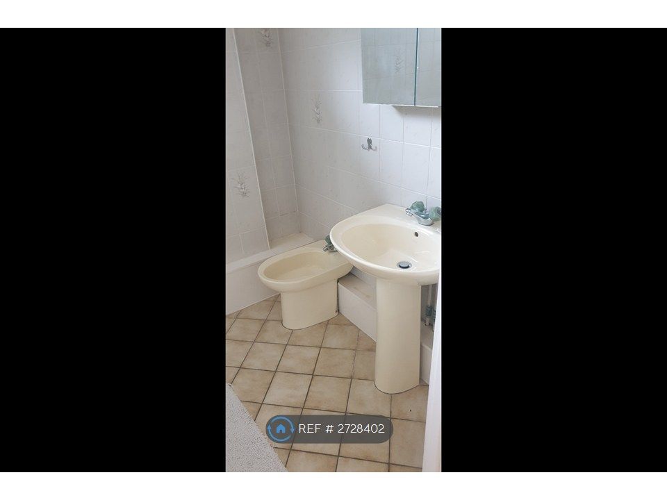 Property photo 3 of 13 Bathroom