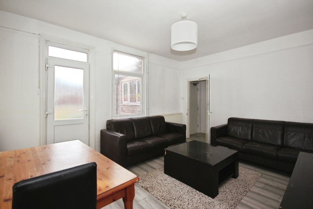 Property photo 3 of 19 Pbox-Img.Jpg