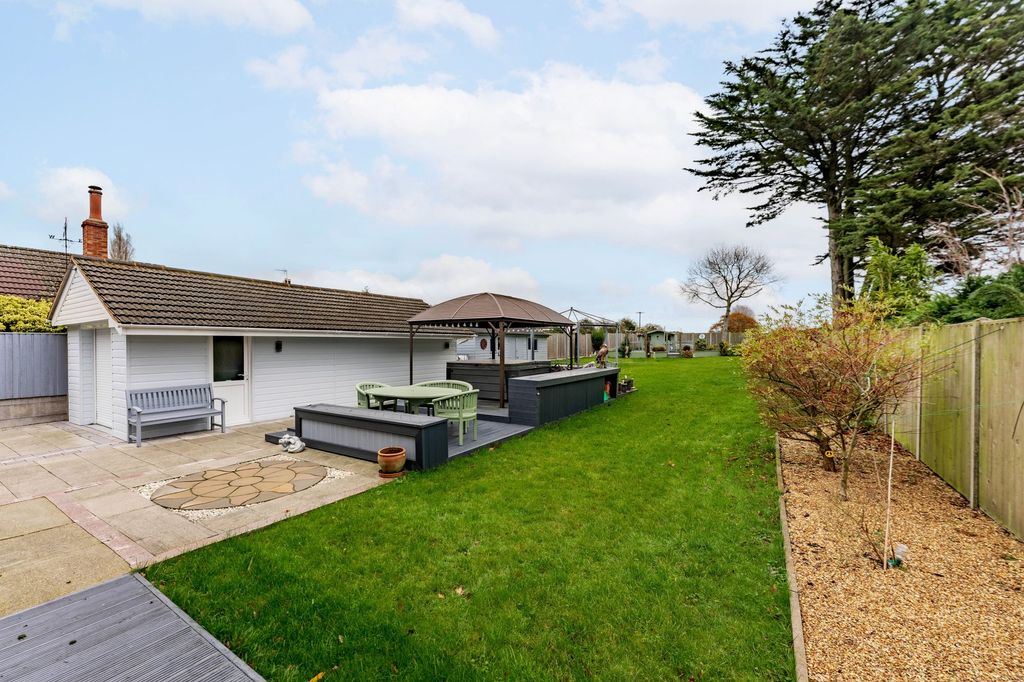 Property photo 2 of 25