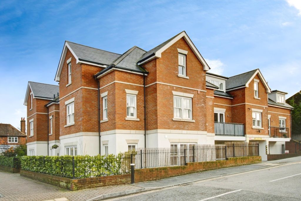 Property photo 2 of 12 -F913651F-4c