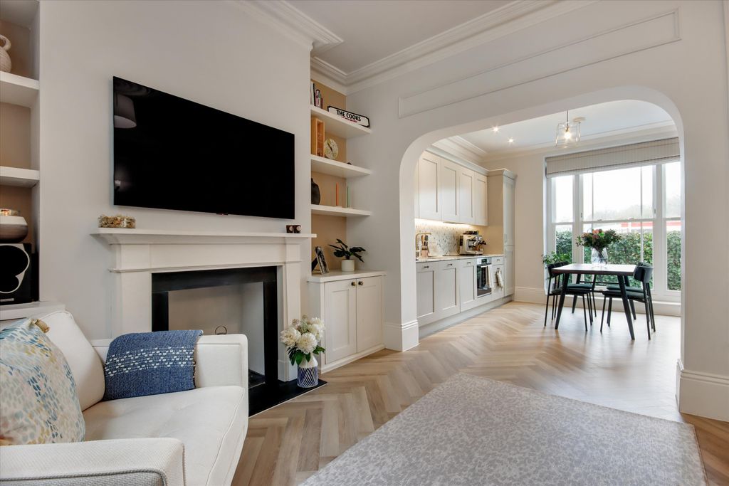 Property photo 2 of 13 Image