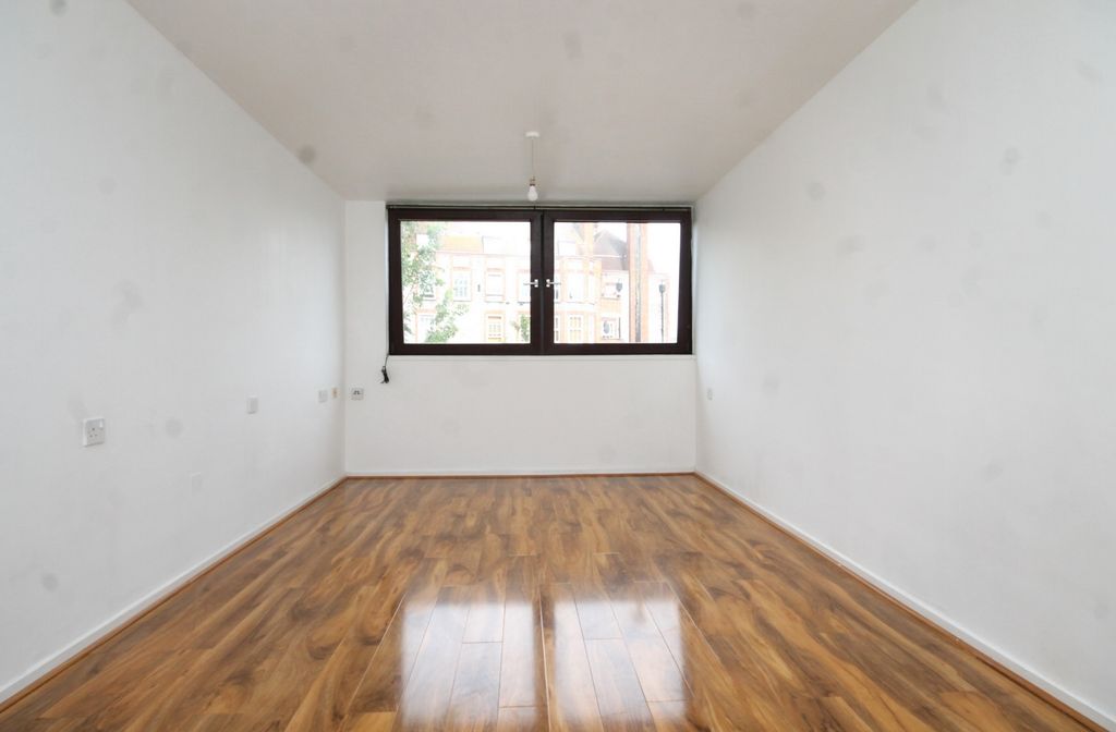 Property photo 1 of 8 Reception