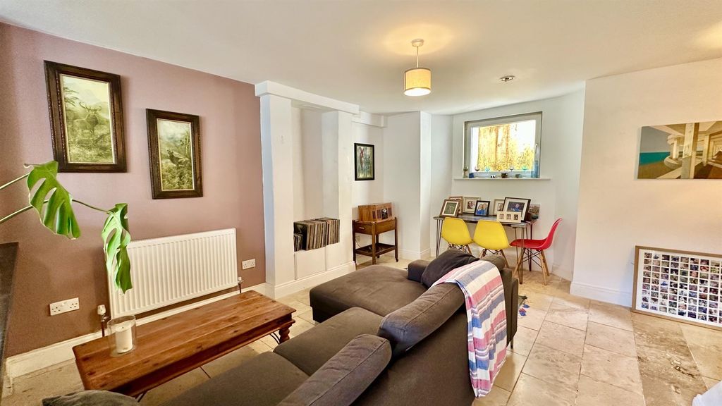 Property photo 3 of 25