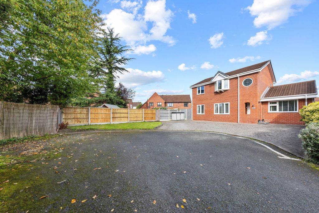 Property photo 1 of 32