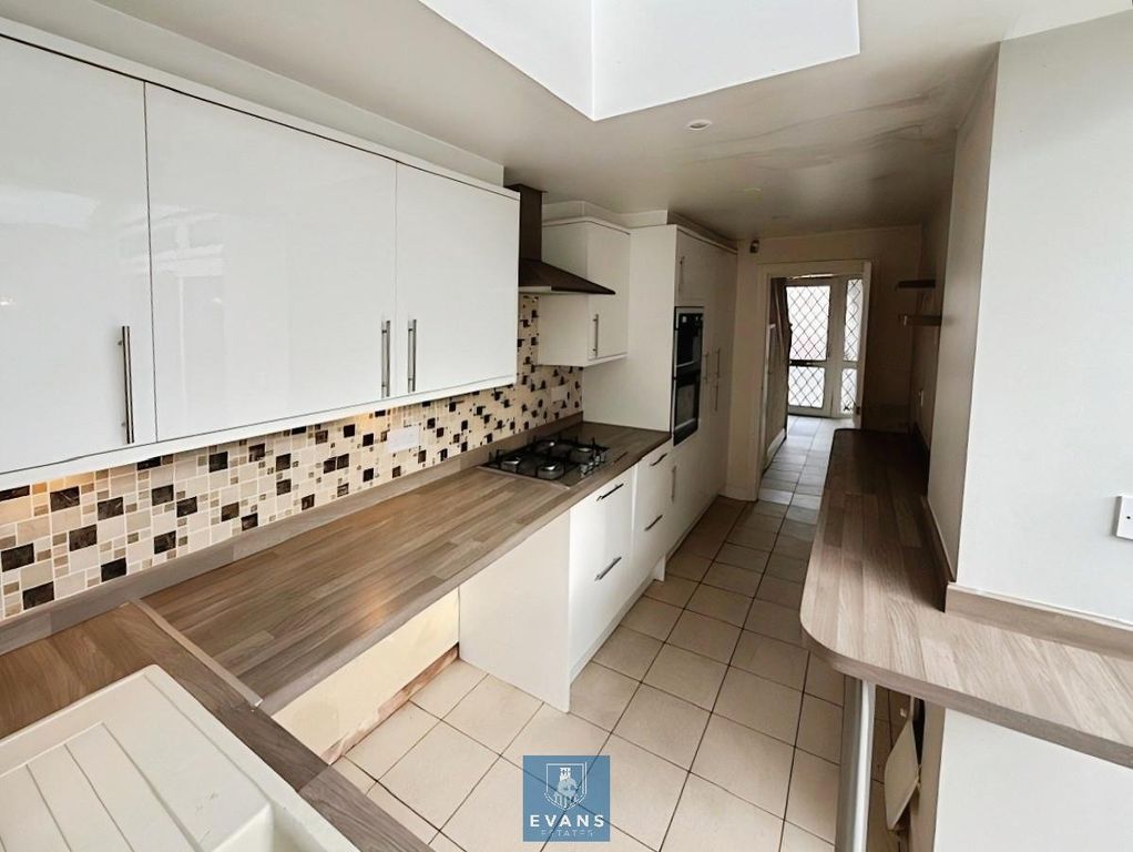 Property photo 2 of 19 Kitchen