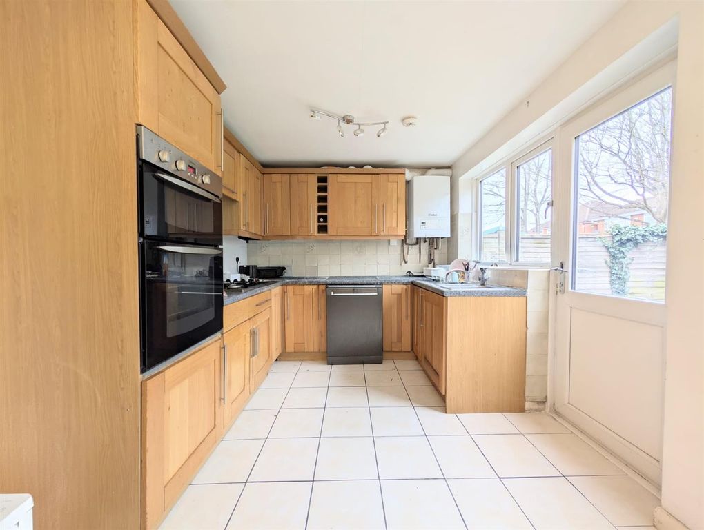 Property photo 3 of 14 15625Ccb-A1A8-4F79-B10d-7270041221F8.Jpg