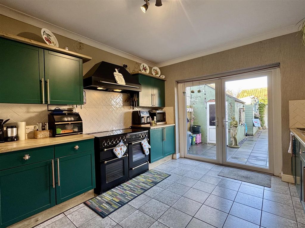 Property photo 3 of 28 Kitchen Breakfast Room