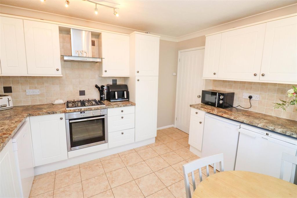 Property photo 3 of 22 Kitchen/Breakfast Room