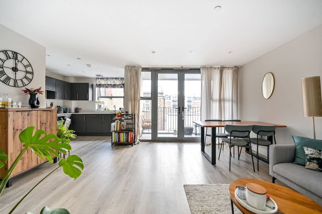 Property photo 3 of 8