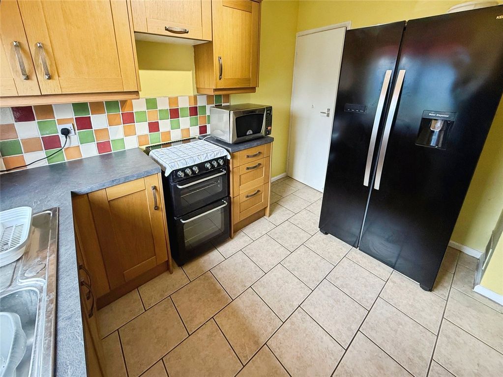 Property photo 2 of 18 Kitchen