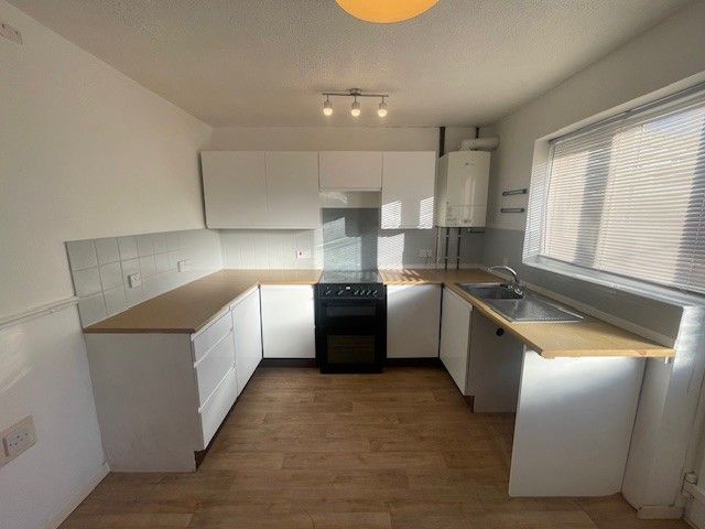 Property photo 2 of 10 Kitchen