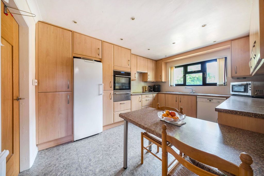 Property photo 3 of 26