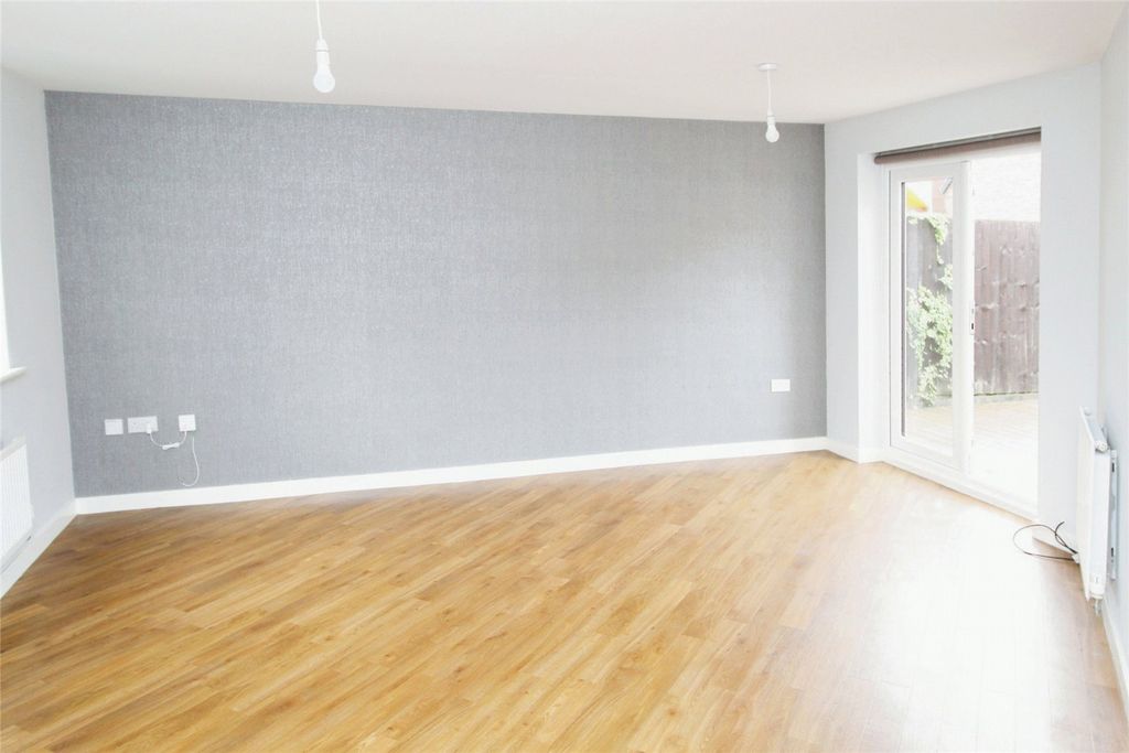 Property photo 3 of 20 Lounge