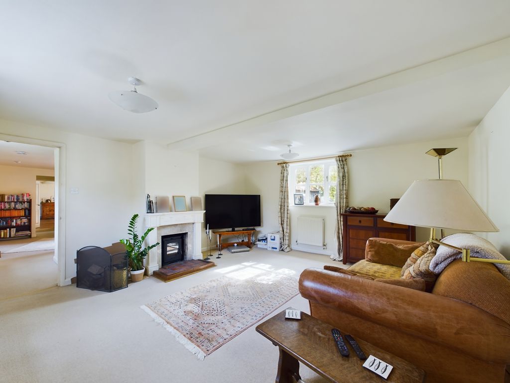 Property photo 3 of 20 Cam01354G0-Pr0159-Still011