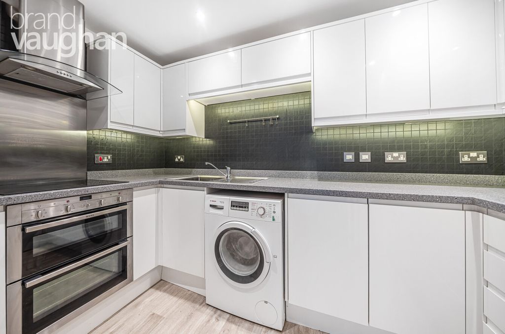 Property photo 2 of 11 Kitchen