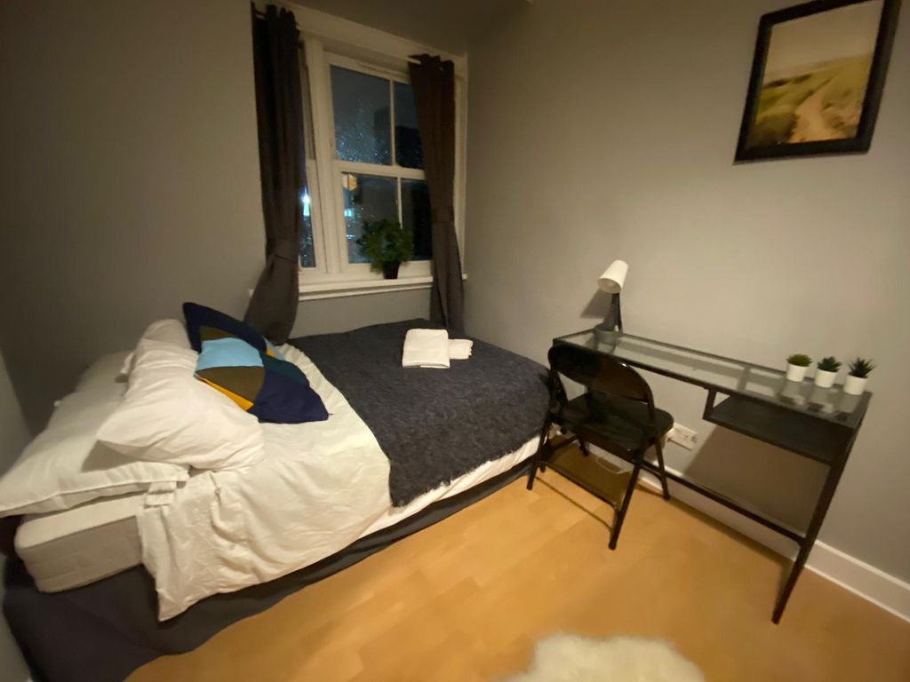 Property photo 2 of 11 Room 4- £780 Available 02/12/2025