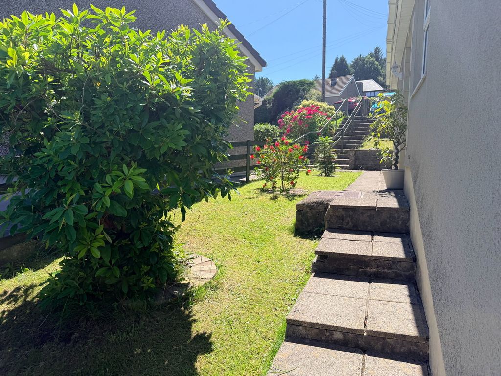 Property photo 2 of 31