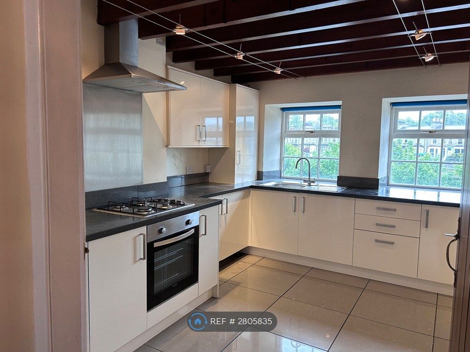 Property photo 3 of 35