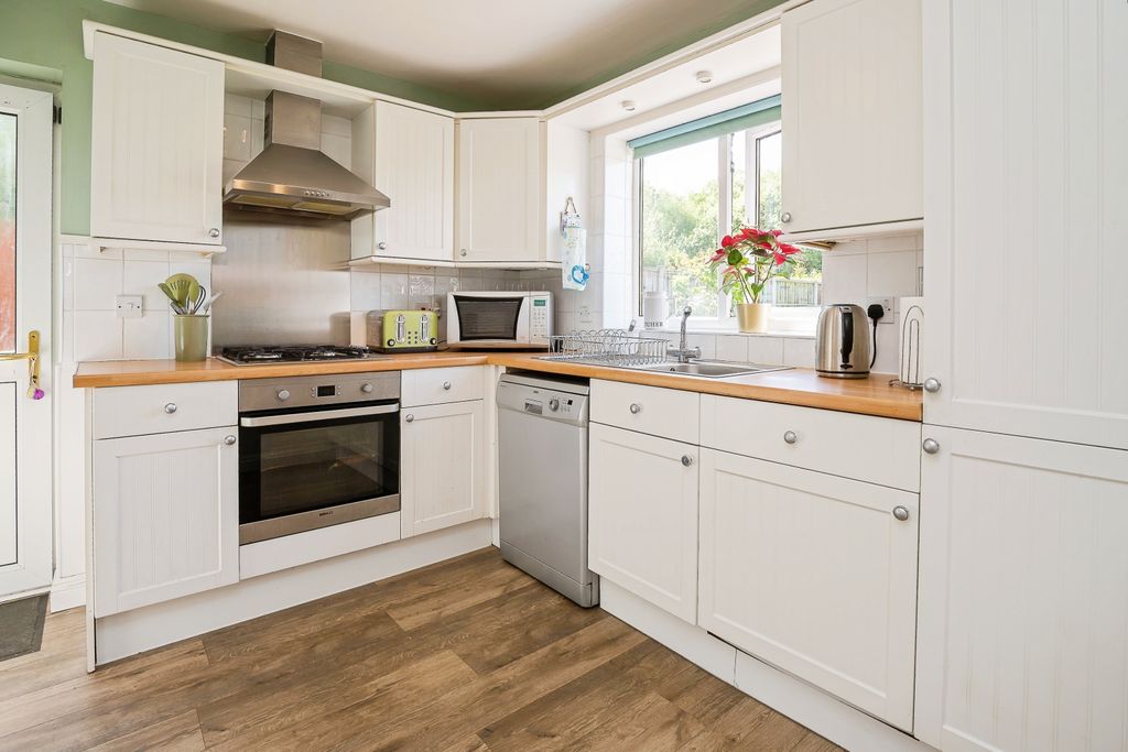 Property photo 2 of 22 Kitchen