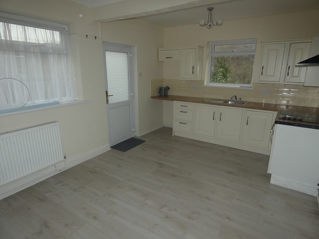 Property photo 3 of 10 Kitchen-Diner