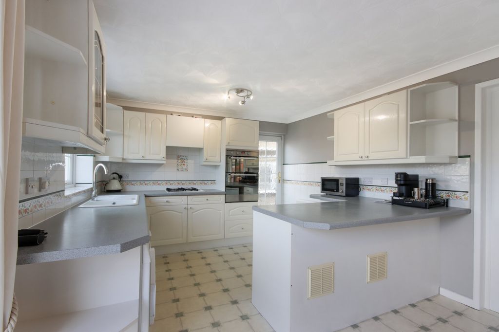 Property photo 2 of 15 Kitchen