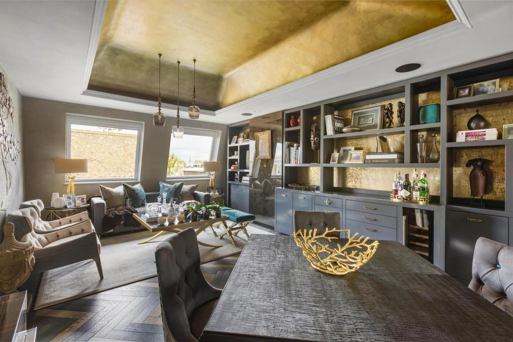 Property photo 1 of 18 Reception