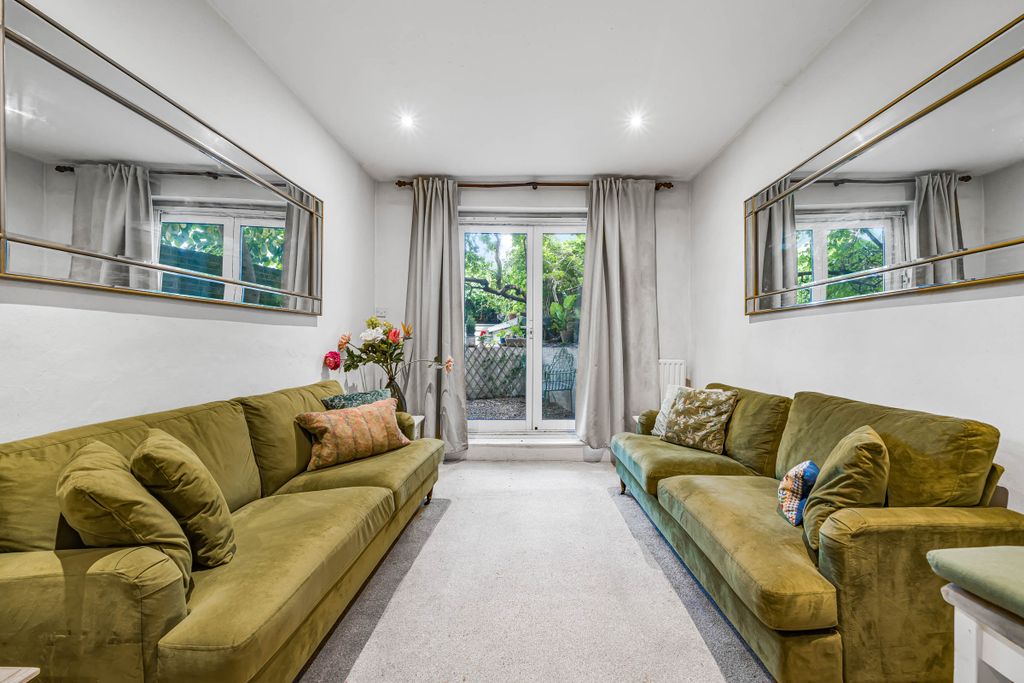 Property photo 2 of 11 1A Finborough Road, Sw10, Martin &amp; Co, Web (1)