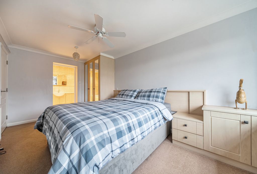 Property photo 3 of 16 1383531-14-6925c6...
