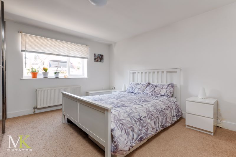 Property photo 3 of 12 Photo 4