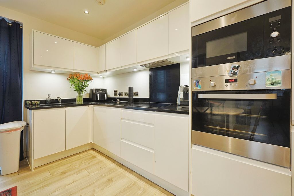 Property photo 3 of 14 Kitchen