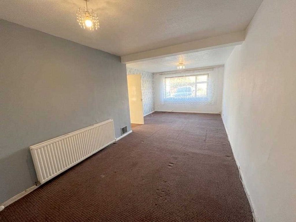 Property photo 3 of 11 Lounge