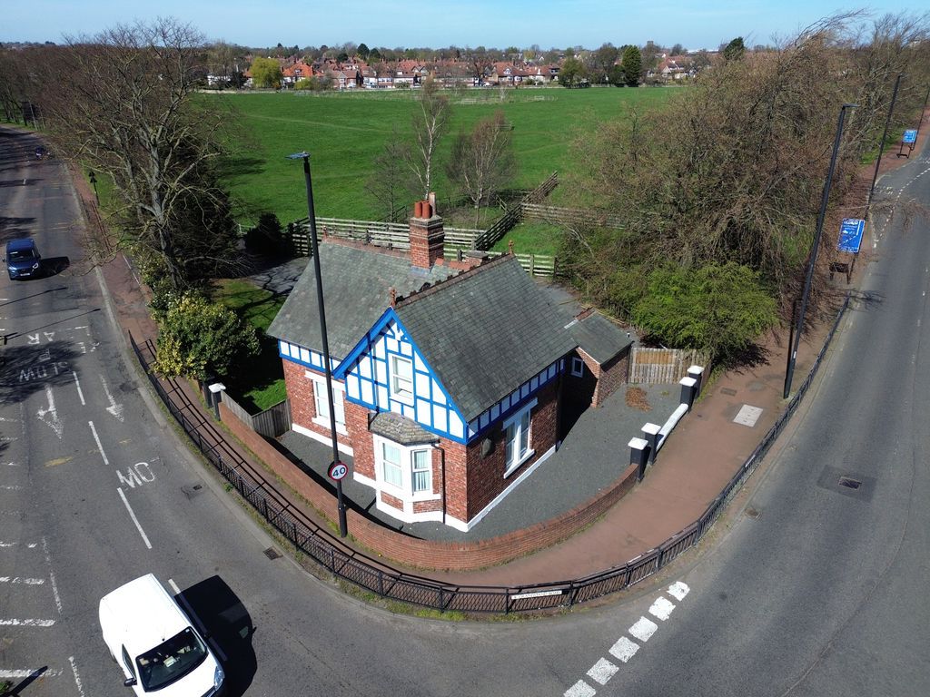 Property photo 2 of 17 Photo 4