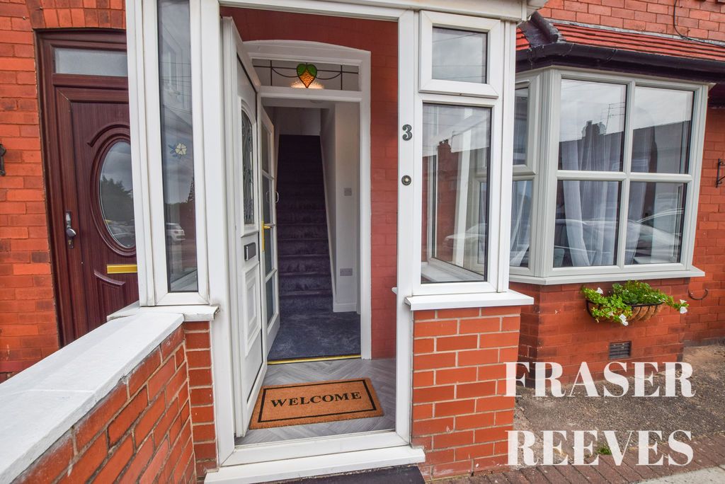 Property photo 3 of 14 Entrance Porch