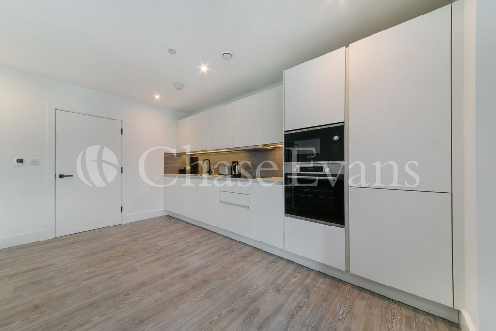Property photo 2 of 10 Kitchen