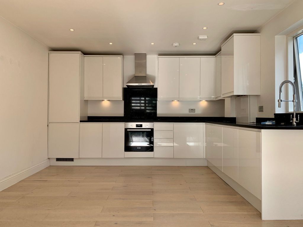 Property photo 3 of 8 Kitchen